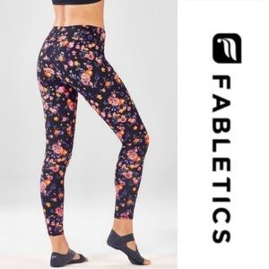 Fabletics Mid-Rise Powerhold 7/8 legging Plumeria Floral Pattern Pocket Sz M